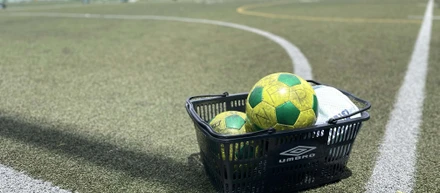 部署や役職を越えてつながる、EWフットサル活動