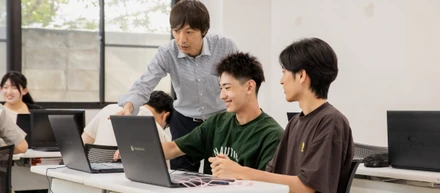 【職員インタビュー】学生の成長が、自分の成長になる。河原電子ビジネス専門学校 の山下先生に聞いてみました！