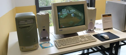 小学校低学時、PCをいじる内に「ボボボーボ・ボーボボ」のHPに辿り着く。兄に「天才」と言われ、PCの道を志す。