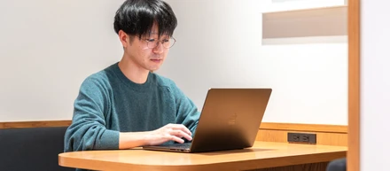 【社員インタビュー】妥協なきクリエイティブで事業成長を牽引するグラフィックデザイナーのリアル
