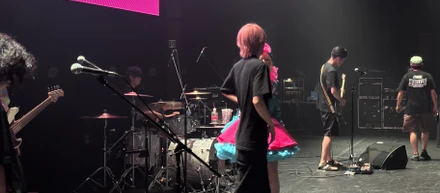 【メンバーインタビュー】マネージャー・ヤクワさんの「今」は、ライブハウスの現場で掴んだ原点の先にあった
