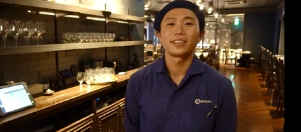 「忙しいは、楽しい」入社1年でキッチンリーダーへ。未知の料理と多文化チームに飛び込んだ。【CARVAAN TOKYO キッチンリーダー牧田悠翔さん】
