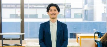 【突撃！グラッドキューブ】「納品して終わり」の歯がゆさを超えて。中途入社8年目のマネージャーが語る、AI時代に“市場から選ばれ続けるセールス”とは
