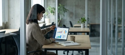 SNSを"見る側"から"作る側"へ。未経験で入って6ヶ月、私の1日を時間割で公開します