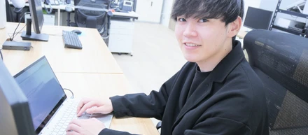 客先常駐から自社開発へ。福山事業所で働く若手エンジニアの1日に密着！