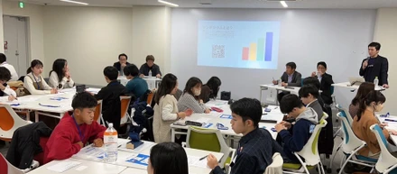 プログラムディレクターを探しています。キャリアの大学で、学生の前に立つ仕事
