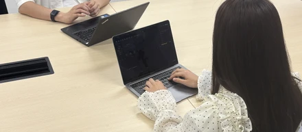 唯一の1年生インターン。最初の1本に10時間かかった話を、正直に聞いてみた
