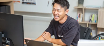 自衛官から営業へ。未経験で挑戦する20代の成長ストーリー