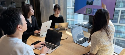 【社員インタビュー】アート業界から未経験で転職。入社１か月の過ごし方と案件デビューまでの道のり