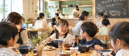 多世代交流住宅ノビシロハウスと共に展開する「繋がる食堂カフェ」