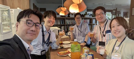 仕事帰りに、ちょっとホメてく？ 社内の『HOME BAR』