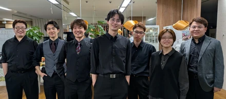 黒上下で出社！若手のイケメン化計画