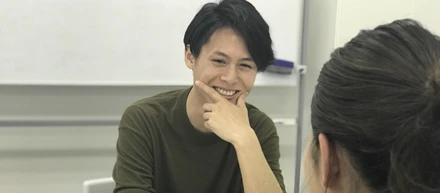 渡辺君、にこやかに社員インタビューに登場(社員#2)