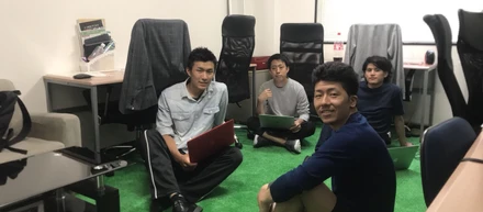 芝の上でゴロゴロ？！DIYでヘルスケアオフィスにビフォーアフター！