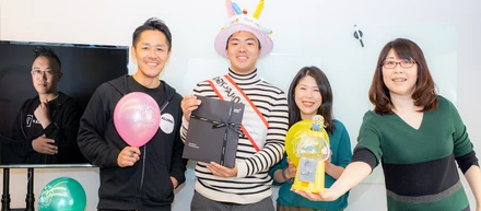 新しくなったハッカズークオフィスで、メンバーの誕生日をお祝いしました！
