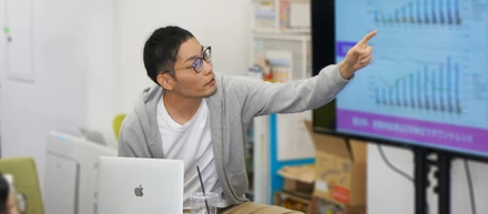 普段は少し寡黙な代表・清水さんについて、“メンバー”が面接や仕事のエピソードから他己紹介します