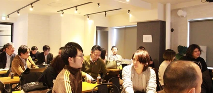 【株式会社あどばる】部署の垣根を超えて全員集合‼週の始まりは皆で…