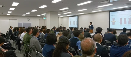 【講演情報】ファッションワールドに代表柄本が登壇致しました。