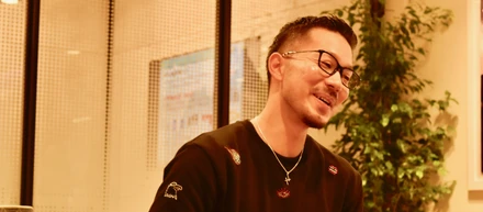 うまい棒事件とは？社員思いの社長が語る、苦悩とこれからのこと