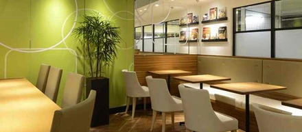シングルマザーの彼女が、お粥カフェの店長として働く理由とは。