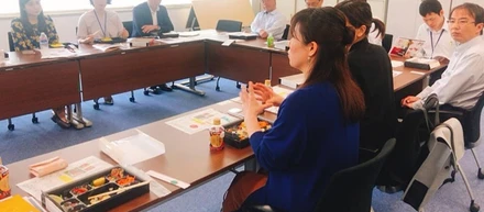農林水産省で行われた共食会にて、「Dersou Paris」関根拓シェフ、「Ristorante Serendepico TOSCANA」黒田正樹シェフがそれぞれ監修したお弁当をお召し上がりいただきました。