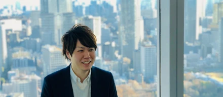 ファーストリテイリングのSite Reliability Engineeringを支える岡村のチャレンジ。「自分のアウトプットが事業に影響を与えるチャレンジがしたかった」