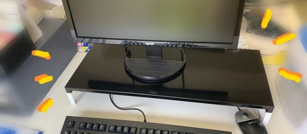デスクトップパソコンにモニター用台を設置して猫背改善！