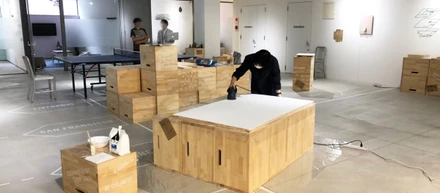 アーティストがオフィスで作品制作 AIR in Hamee