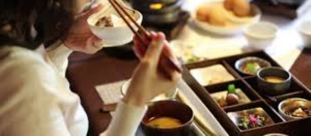 インターンの学生に伝える、食事でのマナーについて