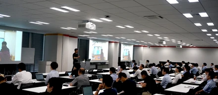 国内最大手のシンクタンク 野村総合研究所(NRI)にてクーガーのチーフブロックチェーンアーキテクト石黒一明が講演。