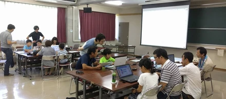 プログラミング教室を定期的に行っています