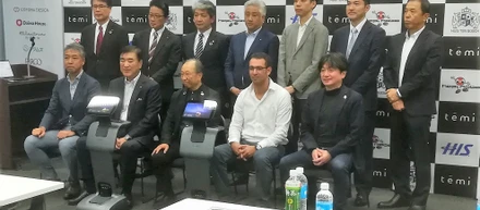 栄藤CEOがパーソナルロボットtemi発表会に開発パートナーとして登壇。当社の対話技術と併用した商業利用の可能性を示す。