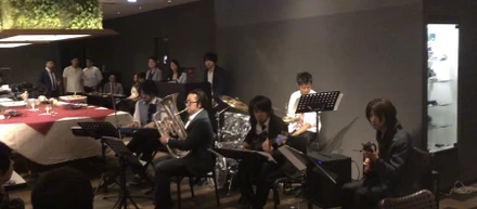 社員懇親会で演奏しました。