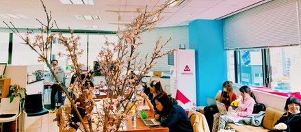 オフィスに桜が出現！ホワイトデーはWAmazingスタイルの“お祭りデー”