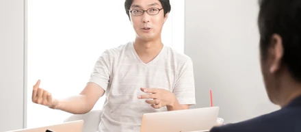 〝BizHint〟にて、鹿内学さんと人事データ/ピープルアナリティクスの最前線を追う連載。Sansan株式会社のデータ統括部門、DSOCの研究員、真鍋 友則 様、臼井 翔平 様、西田 貴紀 様との全３回（第２回）に渡る対談の撮影を担当させていただきました。
