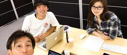 アイデアは思いついた瞬間に全員で聞く文化。アイデアがアイデアを生む。