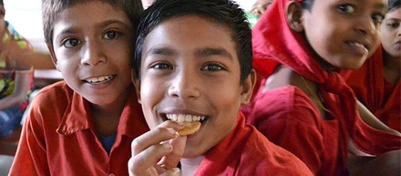 【ユーグレナプロジェクト】バングラデシュの全ての小学校に給食を。　ーユーグレナGENKIプログラム開始ー