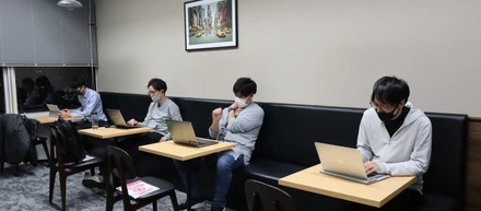 若手エンジニア開催。社内でもくもく会をしています。