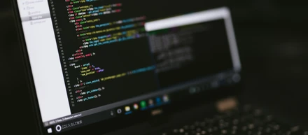 全くの無知からWEBの世界に。私が成功したキャリアチェンジのステップ。