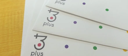 カラフルな丸は〇〇をイメージ！ 封筒デザイン