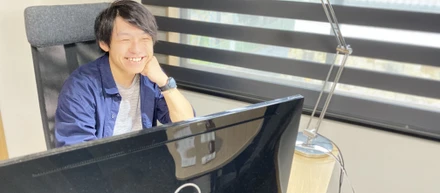 【社員インタビュー】土木業界で働いていた扇さんがトラジェクトリーへ入社してみて