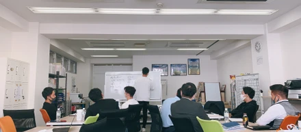 社内研修の一コマ - 経営力を磨くために-