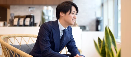 【役員インタビュー】23歳で行政書士として起業後、著書12万部以上のビジネス書作家兼ベンチャー社長へ！CEO坂本翔にインタビュー