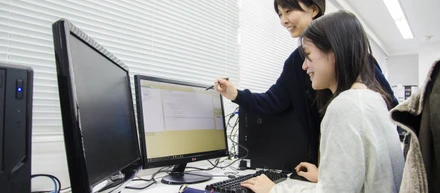 未経験でもプログラムを習得できるインターン制度あります