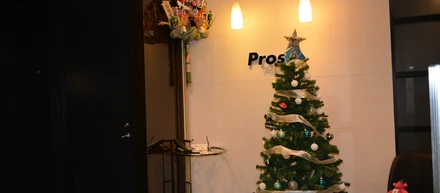 クリスマスツリーを飾りました。熊手といっしょで何か変？
