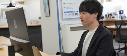新卒で事業立ち上げを経験。スタメンには挑戦を推奨する環境や文化がある。