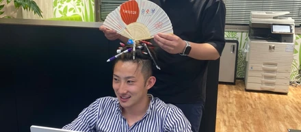 振り返るとそこには....