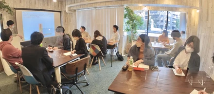 久々にリアルで帰社日を開催しました！帰社日研修のテーマは「アルファ式ソリューション営業力」。エンジニアに求められる営業力とは？