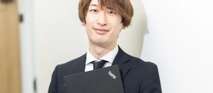 【SIMPインタビュー】出版業界からIT業界へ。未経験エンジニアの1年間！