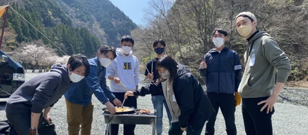 満開の桜と美味しいご飯！みんなでお花見デイキャンプに行ってきました！